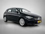 Mercedes-Benz B-klasse 180 Advantage | Stoelverwarming | LED | Car Play | Parkeerpakket met Camera | Cruise Controle | Inclusief 24 maanden Mercedes-Benz Certified garantie voor Europa.