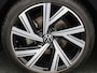 Volkswagen Golf 1.5 eTSI R-Line | IQ-LIGHT | PANORAMADAK | NAVIGATIE  | SFEERVERLICHTING | ADAPTIVE CRUISE CONTROL | PARKEERSENSOREN VOOR & ACHTER | GETINT GLAS |