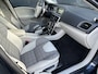 Volvo V40 2.0 T2 Momentum Navigatie / Parkeerverwarming / Stoelverw. / Park assist / High Performance Audio