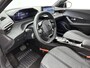 Peugeot e-2008 SUV EV Allure Avantage 54 kWh 156pk | Accu 97% | 406km WLTP Actieradius | Navigatie | Rondomzichtcamera | Climate Control | Adaptieve Cruise Control | Parkeersensoren v+a | Dodehoeksensor | Keyless | Draadloze Apple Carplay / Android Auto + telefoonlader | Digitaal instrumentenpaneel | Armsteun | Elektrisch inklapbare spiegels | DAB+ radio | Led koplampen | Donker getint glas | 17" lichtmetalen velgen |