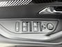 Peugeot e-2008 SUV EV Allure Avantage 54 kWh 156pk | 406km WLTP Actieradius | Navigatie | Rondomzichtcamera | Climate Control | Adaptieve Cruise Control | Parkeersensoren v+a | Dodehoeksensor | Draadloze Apple Carplay / Android Auto | Digitaal instrumentenpaneel | Armsteun | Elektrisch inklapbare spiegels | DAB+ radio | Led koplampen | Donker getint glas | 17" lichtmetalen velgen |