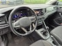 Volkswagen Polo 1.0 TSI Life Business | Achteruitrijvcamera | Adaptief cruise control | Stoelverwarming | Parkeersensoren voor/achter | Navigatie | Apple carplay Android auto | DAB | 15"LMV