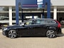 Volvo V60 1.5 T3 R-Design / Automaat / NL-Auto / Distributie-Nieuw / Stoelverwarming / Cruise-Control / Standkachel / Climate-Control / Trekhaak / Radio-Bluetooth / Navi / PDC-Achter / 18'' LMV / ENZ.