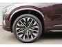 Volvo XC90 T8 Plug-in hybrid AWD Ultra Dark | Panoramadak | Luchtvering | Premium audio by  Bowers & Wilkins | Verwarmbare en ventileerbare voorstoelen | Verwarmbaar stuurwiel | Verwarmbare achterbank | Rondom zichtcamera | 21 inch Lichtmetalen velgen