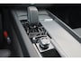 Volvo XC60 T6 Recharge AWD Plus Dark - Panorama/schuifdak - IntelliSafe Assist & Surround - 360º Camera - Verwarmde voorstoelen, stuur & achterbank - Parkeersensoren voor & achter - Elektr. bedienb. voorstoelen met geheugen - Draadloze tel. lader - Inklapbare trekhaak - 19' LMV