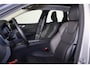 Volvo XC60 T6 Recharge AWD Plus Dark - Panorama/schuifdak - IntelliSafe Assist & Surround - 360º Camera - Verwarmde voorstoelen, stuur & achterbank - Parkeersensoren voor & achter - Elektr. bedienb. voorstoelen met geheugen - Draadloze tel. lader - Inklapbare trekhaak - 19' LMV