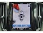 Volvo XC60 T6 Recharge AWD Plus Dark - Panorama/schuifdak - IntelliSafe Assist & Surround - 360º Camera - Verwarmde voorstoelen, stuur & achterbank - Parkeersensoren voor & achter - Elektr. bedienb. voorstoelen met geheugen - Draadloze tel. lader - Inklapbare trekhaak - 19' LMV