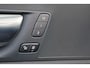 Volvo XC60 T6 Recharge AWD Plus Dark - Panorama/schuifdak - IntelliSafe Assist & Surround - 360º Camera - Verwarmde voorstoelen, stuur & achterbank - Parkeersensoren voor & achter - Elektr. bedienb. voorstoelen met geheugen - Draadloze tel. lader - Inklapbare trekhaak - 19' LMV