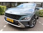 Hyundai Kona 1.6 GDI HEV Premium | Rijklaar | Trekhaak | Leder | Stoel-/stuurverw. | Stoelkoeling | Blind Spot | Head Up | El.stoel | Krell-audio