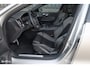 Volvo V60 2.0 T6 Recharge AWD R-Design Long Range | Panorama dak | Zwenkbare trekhaak | Adaptieve cruise | Harman Kardon |