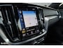 Volvo V60 2.0 T6 Recharge AWD R-Design Long Range | Panorama dak | Zwenkbare trekhaak | Adaptieve cruise | Harman Kardon |