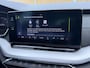 Skoda Octavia Combi 1.0 e-TSI Business Edition Plus Automaat | Panoramadak | Half leer/alcantara | Stoelverwarming voor en achter | Stuurwielverwarming | Getint glas | Achteruitrijcamera | Elektrisch bedienbare achterklep | Parkeersensoren voor en achter