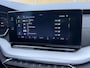Skoda Octavia Combi 1.0 e-TSI Business Edition Plus Automaat | Panoramadak | Half leer/alcantara | Stoelverwarming voor en achter | Stuurwielverwarming | Getint glas | Achteruitrijcamera | Elektrisch bedienbare achterklep | Parkeersensoren voor en achter