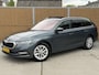 Skoda Octavia Combi 1.0 e-TSI Business Edition Plus Automaat | Panoramadak | Half leer/alcantara | Stoelverwarming voor en achter | Stuurwielverwarming | Getint glas | Achteruitrijcamera | Elektrisch bedienbare achterklep | Parkeersensoren voor en achter