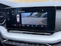 Skoda Octavia Combi 1.0 e-TSI Business Edition Plus Automaat | Panoramadak | Half leer/alcantara | Stoelverwarming voor en achter | Stuurwielverwarming | Getint glas | Achteruitrijcamera | Elektrisch bedienbare achterklep | Parkeersensoren voor en achter