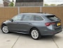 Skoda Octavia Combi 1.0 e-TSI Business Edition Plus Automaat | Panoramadak | Half leer/alcantara | Stoelverwarming voor en achter | Stuurwielverwarming | Getint glas | Achteruitrijcamera | Elektrisch bedienbare achterklep | Parkeersensoren voor en achter