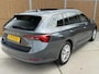 Skoda Octavia Combi 1.0 e-TSI Business Edition Plus Automaat | Panoramadak | Half leer/alcantara | Stoelverwarming voor en achter | Stuurwielverwarming | Getint glas | Achteruitrijcamera | Elektrisch bedienbare achterklep | Parkeersensoren voor en achter