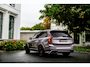 Volvo XC90 2.0 T8 Plug-in hybrid AWD Ultra Dark Executive Black Edition Executive | Trekhaak | Heico bodykit | Luchtvering | Bowers & Wilkins Premium Audio | Adaptieve Cruise Control | Elektr. schuif-\-kanteldak | 360 Camera | Extra getint glas | Gelamineerde ramen | Geventileerde voorstoelen | Stoelverwarming | Stoelmassage | Verwarmd stuurwiel | Google Services | Head-up display | Alcantara hemelbekleding | 22" Lichtmetalen velgen |