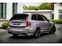 Volvo XC90 2.0 T8 Plug-in hybrid AWD Ultra Dark Executive Black Edition Executive | Trekhaak | Heico bodykit | Luchtvering | Bowers & Wilkins Premium Audio | Adaptieve Cruise Control | Elektr. schuif-\-kanteldak | 360 Camera | Extra getint glas | Gelamineerde ramen | Geventileerde voorstoelen | Stoelverwarming | Stoelmassage | Verwarmd stuurwiel | Google Services | Head-up display | Alcantara hemelbekleding | 22" Lichtmetalen velgen |