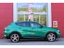 Alfa Romeo Tonale 1.5T Hybrid 160PK VELOCE | PREMIUM PACK: LEDEREN BEKLEDING/GEVENTILEERDE VOORSTOELEN/4-VOUDIG ELEKTRISCH VERSTELBARE LENDESTEUN VOORSTOELEN/ELEKTRISCH BEDIENBARE /HOOGGLANS ZWARTE RAAMOMLIJSTING/AMBIENT LIGHTING | TECHNOLOGY PACK: PARKEERWAARSCHUWING VOOR EN ACHTER/360° CAMERA/AUTOMATISCH INPARKEREN/ AUTONOMOUS DRIVING LEVEL 2: ADAPTIVE CRUISE CONTROL/LANE CENTERING ASSIST/TRAFFIC JAM ASSIST DODEHOEK DETECTIE AUTOMATISCH DIMMENDE BUITENSPIEGELS ELEKTRISCH BEDIENBARE ACHTERKLEP | WINTERPACK: STOELVERWARMING VOOR/STUURVERWARMING/VERWARMBARE RUITENSPROEIERS | 19" LICHTMETALEN VELGEN | DRAADLOZE TELEFOONLADER | NAVIGATIE | DRAADLOZE APPLE CARPLAY/ANDROID AUTO | FULL LED MATRIX KOPLAMPEN |