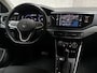 Volkswagen Polo 1.0 TSI Sportline Automaat (VIRTUAL COCKPIT, APPLE CARPLAY, GROOT NAVI, STOELVERWARMING, SPORTSTOELEN, KEYLESS, PARKEERSENSOREN, LM VELGEN, NIEUWSTAAT)