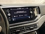Volkswagen Polo 1.0 TSI Sportline Automaat (VIRTUAL COCKPIT, APPLE CARPLAY, GROOT NAVI, STOELVERWARMING, SPORTSTOELEN, KEYLESS, PARKEERSENSOREN, LM VELGEN, NIEUWSTAAT)