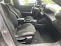 Peugeot e-2008 EV GT Pack 50 kWh Navigatie | Full LED koplampen | Parkeercamera | Keyless Entry | SoH 98% | Alcantara interieur