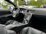 Volvo V60 2.0 190 PK T4 R-Design | TREKHAAK| SCHUIF-/KANTELDAK| LEDER| STOELVERWARMING| CAMERA + SENSOREN| KEYLESS ENTRY & START| DEALER ONDERHOUDEN|