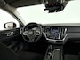 Volvo V60 B3 Momentum Business | Panoramadak | Parkeercamera | Stoel- en Stuurverwarming | Trekhaak