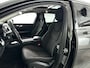 Volvo V60 B3 Momentum Business | Panoramadak | Parkeercamera | Stoel- en Stuurverwarming | Trekhaak