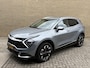 Kia Sportage 1.6 T-GDi Plug-in Hybrid AWD | DynamicLinePlus | 265pk | Adaptieve cruise | Navigatie | Camera | Apple CarPlay / Android Auto | Full-LED | DAB | Keyless start&go | Stoelverwarming voor&achter | Stuurverwarming | Elektrisch verstelbare stoelen | Elektrische achterklep | 19 inch velgen | Dealeronderhouden | Fabrieksgarantie