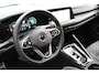 Volkswagen Golf 1.5 eTSI 3x R-Line | Panoramadak | IQ Light | Camera| Dode hoek | Lane assist | Front assist |