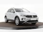 Volkswagen T-Roc 1.5 TSI 150pk DSG Life 75 Edition · Camera · Apple/Android Car Play · Trekhaak · Navigatie · P-Sensoren · Park Assist · 17'' Inch ·