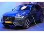 Volvo XC60 2.0 T6 AWD 293kW/399pk Aut8 Plug-in hybrid Ultra Dark PANORAMADAK + HARMAN/KARDON + EL.TREKHAAK + ADAPT.CRUISE + HEAD-UP + STOELVERWARMING V&A + STUURVERWARMING + GOOGLE DASH + 360 CAMERA + BLIS + CTA + PARKSENSOREN + 21" LM-VELGEN!!