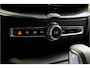 Volvo XC60 2.0 T6 AWD 293kW/399pk Aut8 Plug-in hybrid Ultra Dark PANORAMADAK + HARMAN/KARDON + EL.TREKHAAK + ADAPT.CRUISE + HEAD-UP + STOELVERWARMING V&A + STUURVERWARMING + GOOGLE DASH + 360 CAMERA + BLIS + CTA + PARKSENSOREN + 21" LM-VELGEN!!