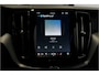 Volvo XC60 2.0 T6 AWD 293kW/399pk Aut8 Plug-in hybrid Ultra Dark PANORAMADAK + HARMAN/KARDON + EL.TREKHAAK + ADAPT.CRUISE + HEAD-UP + STOELVERWARMING V&A + STUURVERWARMING + GOOGLE DASH + 360 CAMERA + BLIS + CTA + PARKSENSOREN + 21" LM-VELGEN!!