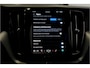 Volvo XC60 2.0 T6 AWD 293kW/399pk Aut8 Plug-in hybrid Ultra Dark PANORAMADAK + HARMAN/KARDON + EL.TREKHAAK + ADAPT.CRUISE + HEAD-UP + STOELVERWARMING V&A + STUURVERWARMING + GOOGLE DASH + 360 CAMERA + BLIS + CTA + PARKSENSOREN + 21" LM-VELGEN!!
