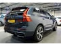 Volvo XC60 2.0 T6 AWD 293kW/399pk Aut8 Plug-in hybrid Ultra Dark PANORAMADAK + HARMAN/KARDON + EL.TREKHAAK + ADAPT.CRUISE + HEAD-UP + STOELVERWARMING V&A + STUURVERWARMING + GOOGLE DASH + 360 CAMERA + BLIS + CTA + PARKSENSOREN + 21" LM-VELGEN!!