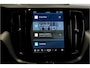 Volvo XC60 2.0 T6 AWD 293kW/399pk Aut8 Plug-in hybrid Ultra Dark PANORAMADAK + HARMAN/KARDON + EL.TREKHAAK + ADAPT.CRUISE + HEAD-UP + STOELVERWARMING V&A + STUURVERWARMING + GOOGLE DASH + 360 CAMERA + BLIS + CTA + PARKSENSOREN + 21" LM-VELGEN!!