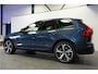 Volvo XC60 2.0 T6 AWD 293kW/399pk Aut8 Plug-in hybrid Ultra Dark PANORAMADAK + HARMAN/KARDON + EL.TREKHAAK + ADAPT.CRUISE + HEAD-UP + STOELVERWARMING V&A + STUURVERWARMING + GOOGLE DASH + 360 CAMERA + BLIS + CTA + PARKSENSOREN + 21" LM-VELGEN!!
