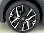 Peugeot e-208 EV GT Avantage 51 kWh | Navigatie | Achteruitrijcamera | Parkeersensoren Voor en Achter | Alcantara Bekleding | Verwarmde Sportstoelen | Full-LED Koplampen | Dodehoek Detectie | Adaptieve Cruise Control | 17" Lichtmetalen Velgen | Apple Carplay/Android Auto |