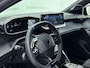 Peugeot e-208 EV GT Avantage 51 kWh | Navigatie | Achteruitrijcamera | Parkeersensoren Voor en Achter | Alcantara Bekleding | Verwarmde Sportstoelen | Full-LED Koplampen | Dodehoek Detectie | Adaptieve Cruise Control | 17" Lichtmetalen Velgen | Apple Carplay/Android Auto |