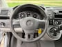 Volkswagen Transporter 2.0 TDI L2H1 140PK! |airco|cruise|trekhaak|zes versnellingen|handsfree|radio|drie zitplaatsen