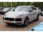 Porsche Cayenne Coupé 3.0 E-Hybrid / Panoramadak / 360Camera / Achterasbesturing / Carbon intr. / 22'' / Sportdesign+Chrono / Bose / Adaptieve Stoelen / Luchtvering / Dodehoek / DAB / ACC