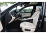 BMW 5-Serie 520i Luxury Edition / NL Auto! / Schuifdak / Leder / Navigatie / Parkeerhulp V+A / 18'' / Stoelverwarming / Schakelpaddels / Cruise Control