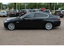 BMW 5-Serie 520i Luxury Edition / NL Auto! / Schuifdak / Leder / Navigatie / Parkeerhulp V+A / 18'' / Stoelverwarming / Schakelpaddels / Cruise Control