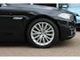BMW 5-Serie 520i Luxury Edition / NL Auto! / Schuifdak / Leder / Navigatie / Parkeerhulp V+A / 18'' / Stoelverwarming / Schakelpaddels / Cruise Control