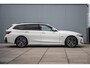 BMW 3-Serie Touring 320e | M-Sport | Pano | HUD | ACC | H/K | Camera | Keyless | Ambiance Lighting