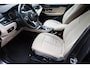 BMW 2-Serie Active Tourer 225xe iPerformance High Executive CAMERA HUD MEMORY LEER NAVI 2xPDC LMV CRUISE LED STOELVERWARMING 2xELECTRISCH-VERSTELBAAR ZEER-NETJES!!