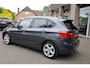 BMW 2-Serie Active Tourer 225xe iPerformance High Executive CAMERA HUD MEMORY LEER NAVI 2xPDC LMV CRUISE LED STOELVERWARMING 2xELECTRISCH-VERSTELBAAR ZEER-NETJES!!